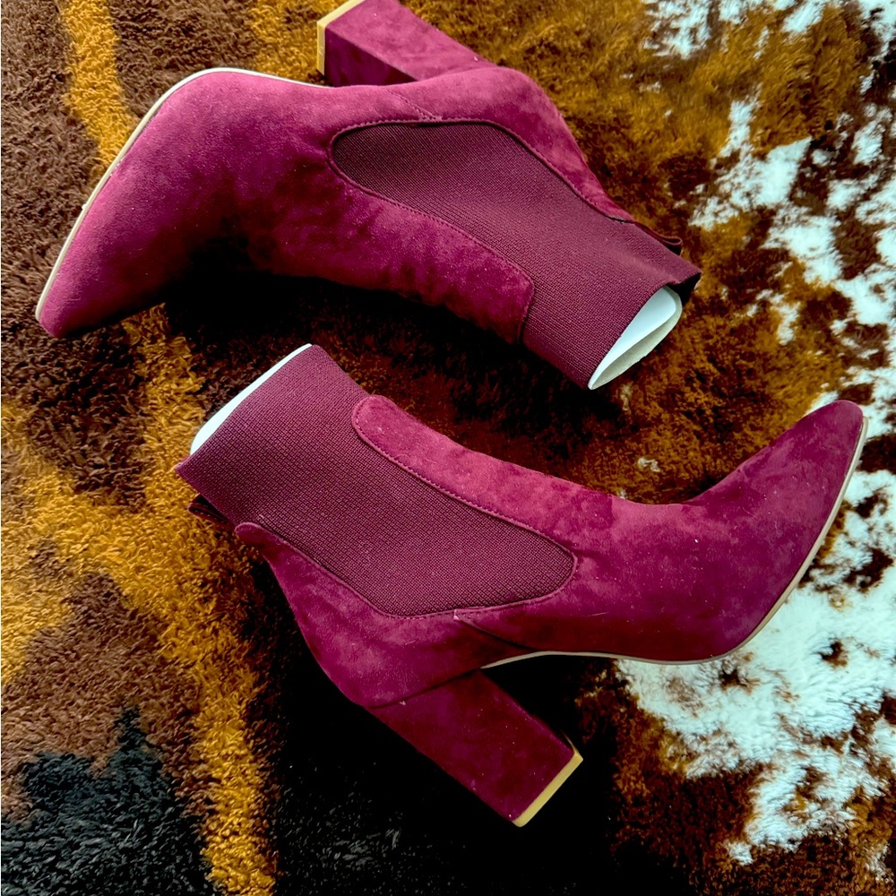 NIB. Steve Madden Ankle Boots.